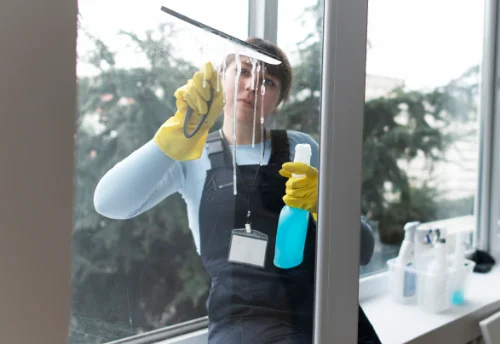 Nettoyage de vitres intérieures et extérieures à la Souterraine